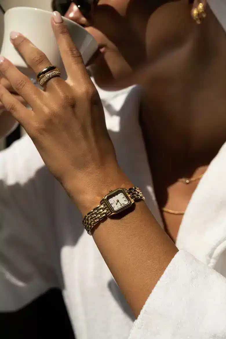 Mockberg Classic Square Gullfarget Stål / Hvit 19x26mm 2 Mockberg Classic Square Gullfarget Stål / Hvit 19x26mm - Bilde 2